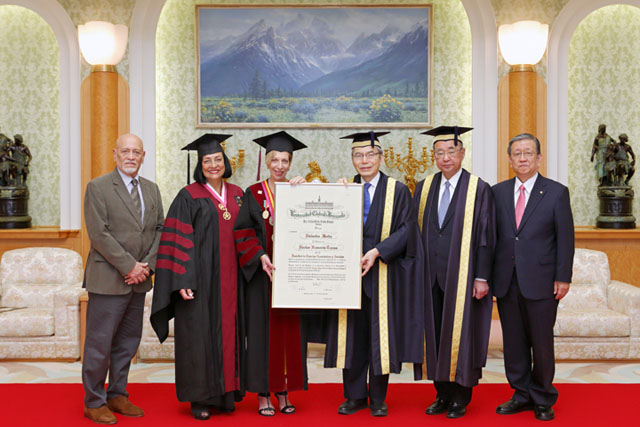 Central Univ of Venezuela presents honorary doctorate to Soka Univ founder Daisaku keda