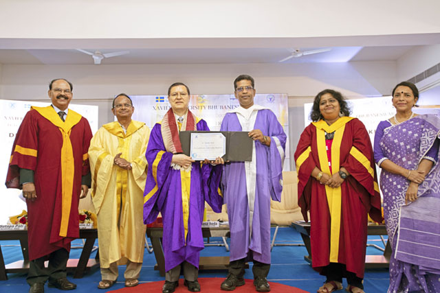 印度沙維亞大學頒授名譽博士銜予國際創價學會會長池田大作。