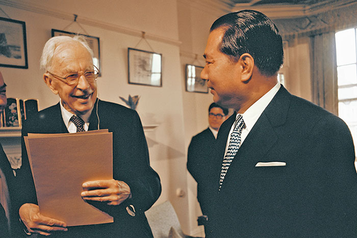 Daisaku Ikeda and Arnold J. Toynbee meeting at the latter’s London home in 1973 to work on their dialogue published as CHOOSE LIFE