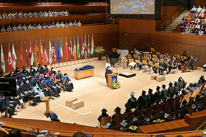 Ceremonia de graduación de la Universidad Soka de América 2022