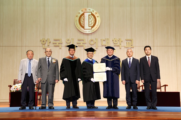 韓國外國語大學頒授名譽博士學位
