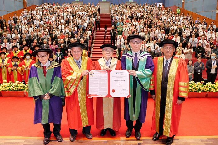 創價大學創辦人池田大作會長獲馬來西亞新紀元大學學院授予榮譽博士學位。